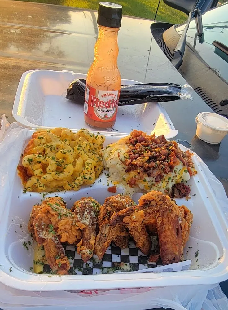 Mac & Cheese 3 Wings & Loaded Mashed Potatoes