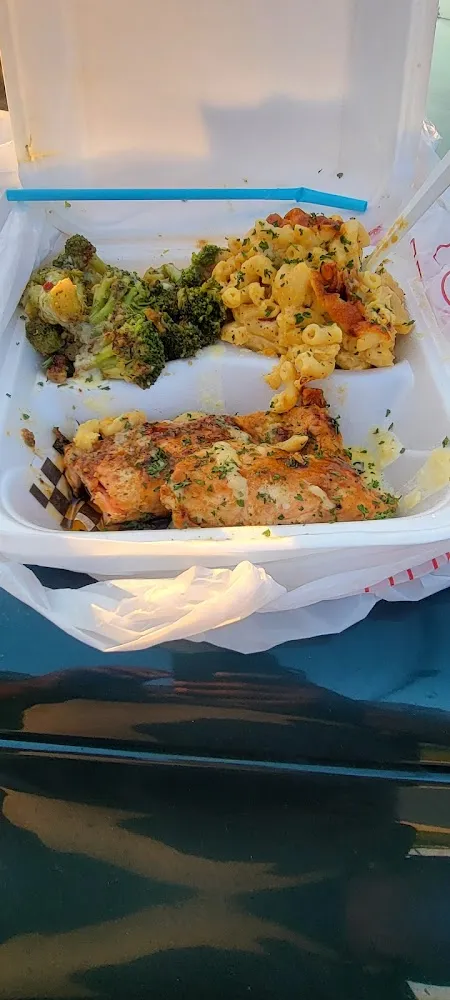 Salmon Plate w Macaroni Cheese and Broccoli